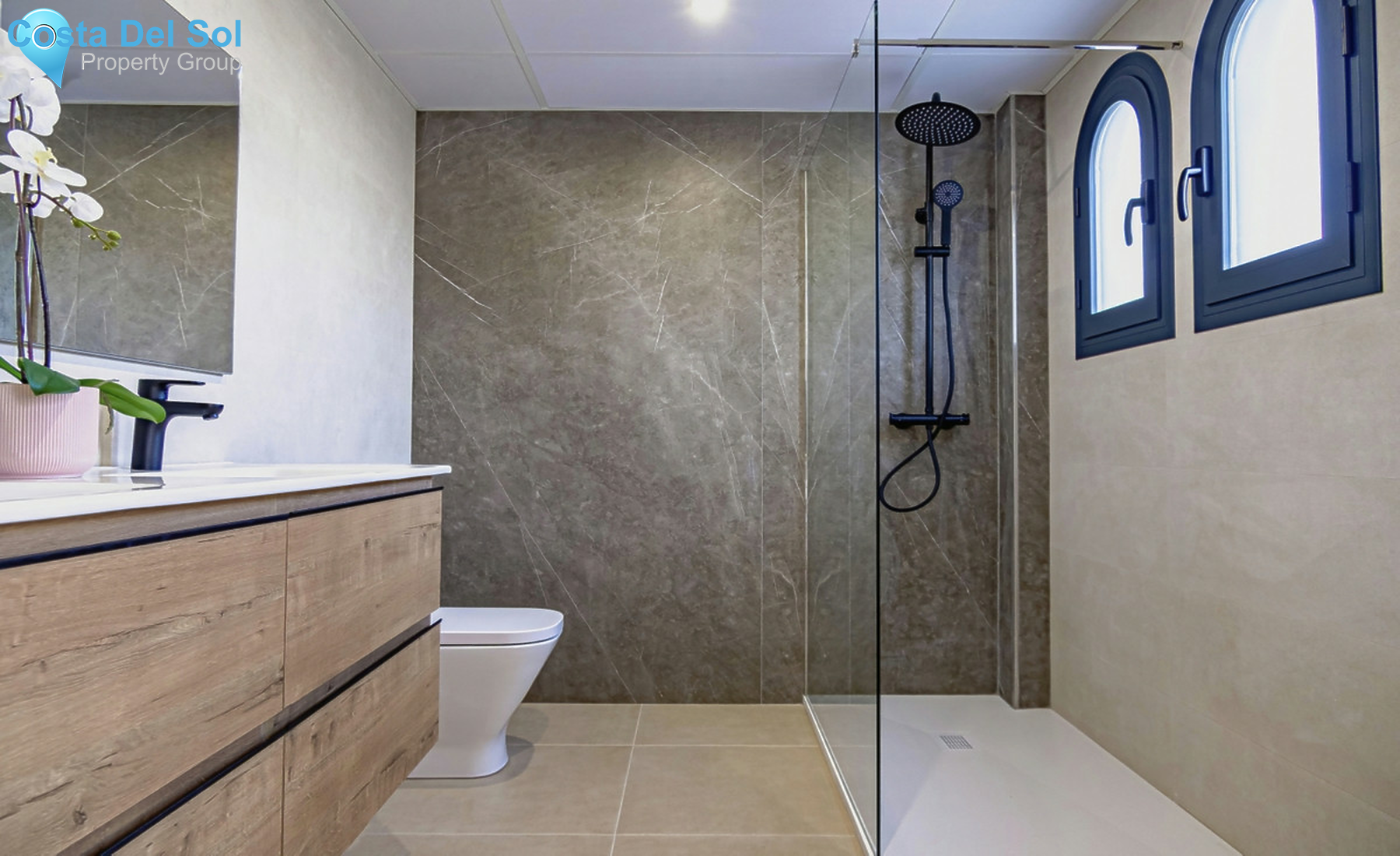 Townhouse in El Paraiso-1330274