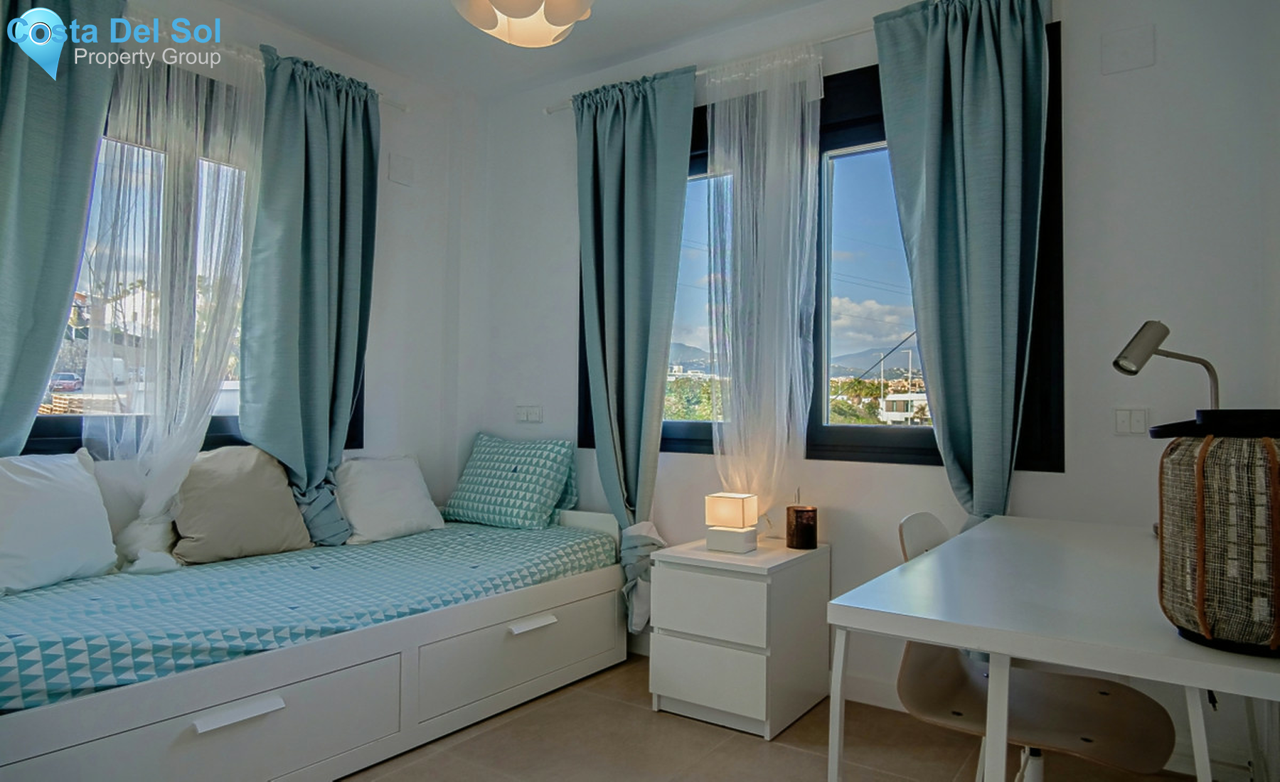 Townhouse in El Paraiso-1330275