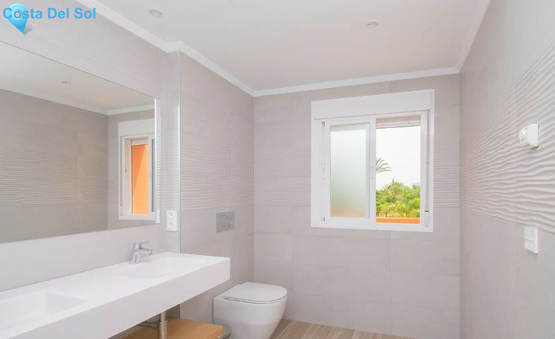 Townhouse in El Paraiso-1334362