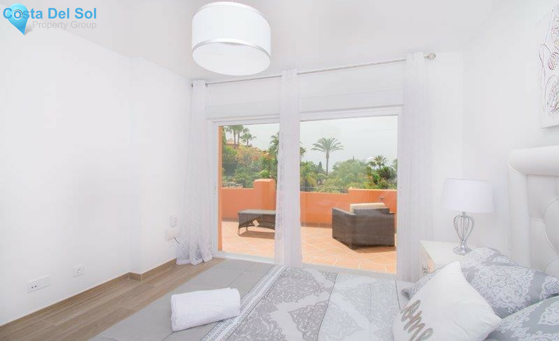 Townhouse in El Paraiso-1334363