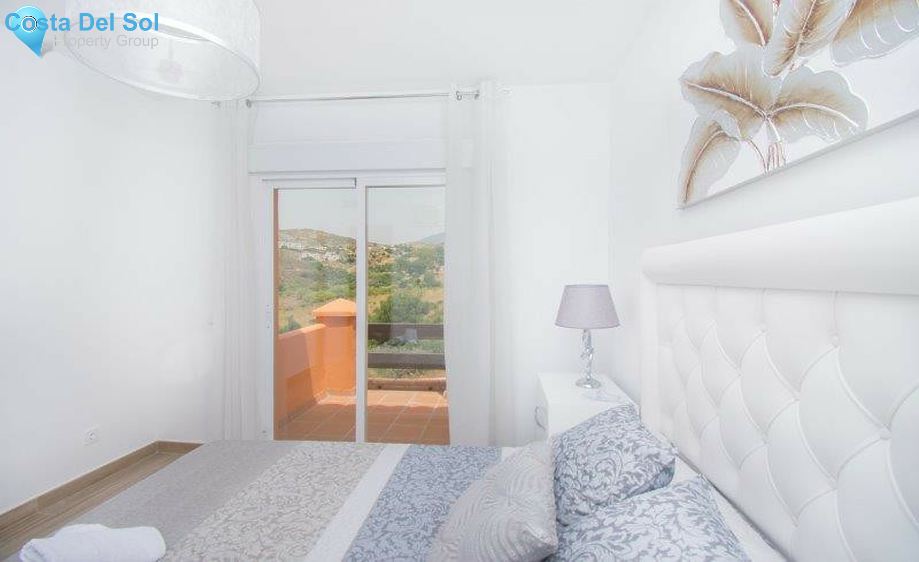 Townhouse in El Paraiso-1334364