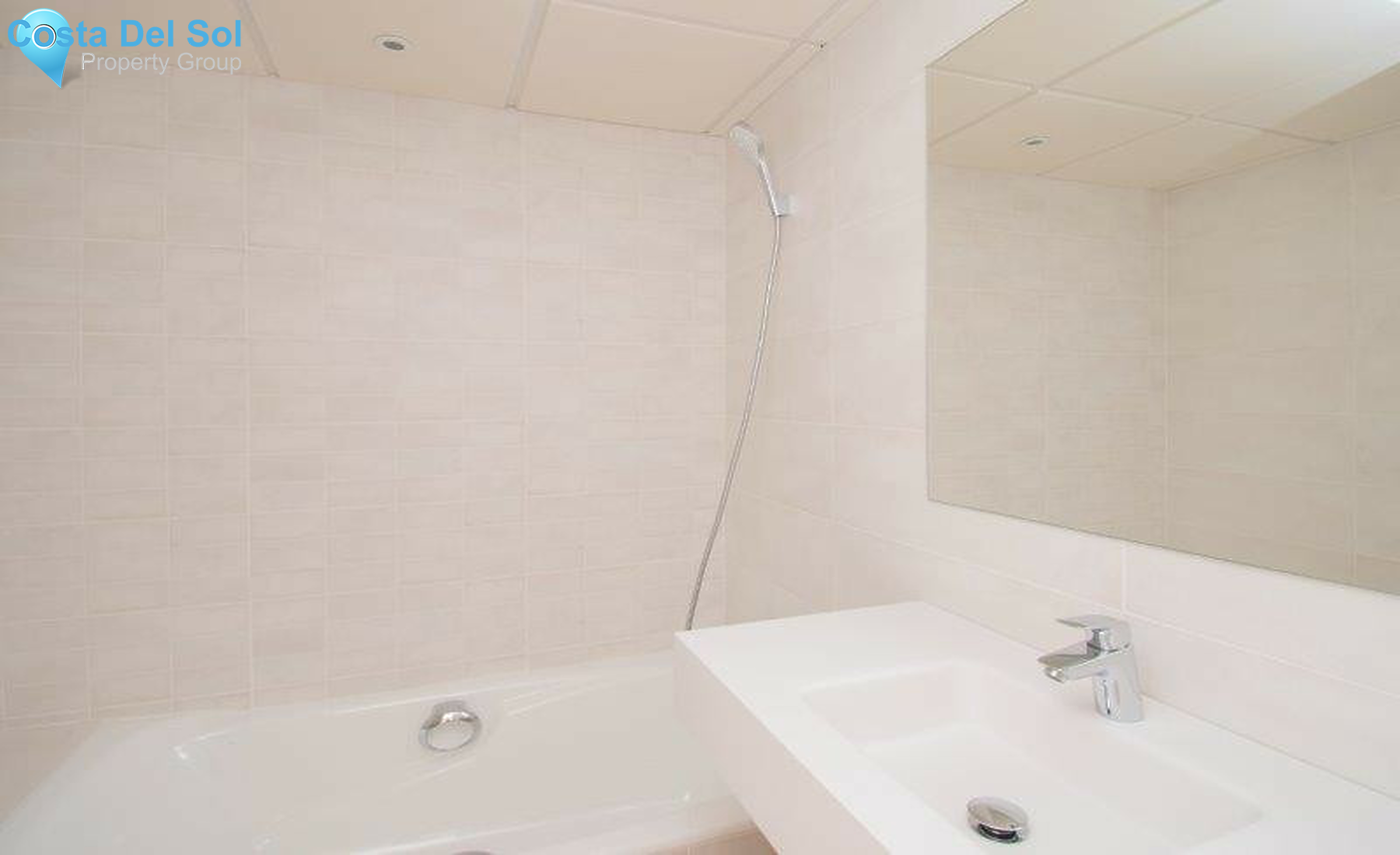 Townhouse in El Paraiso-1334365