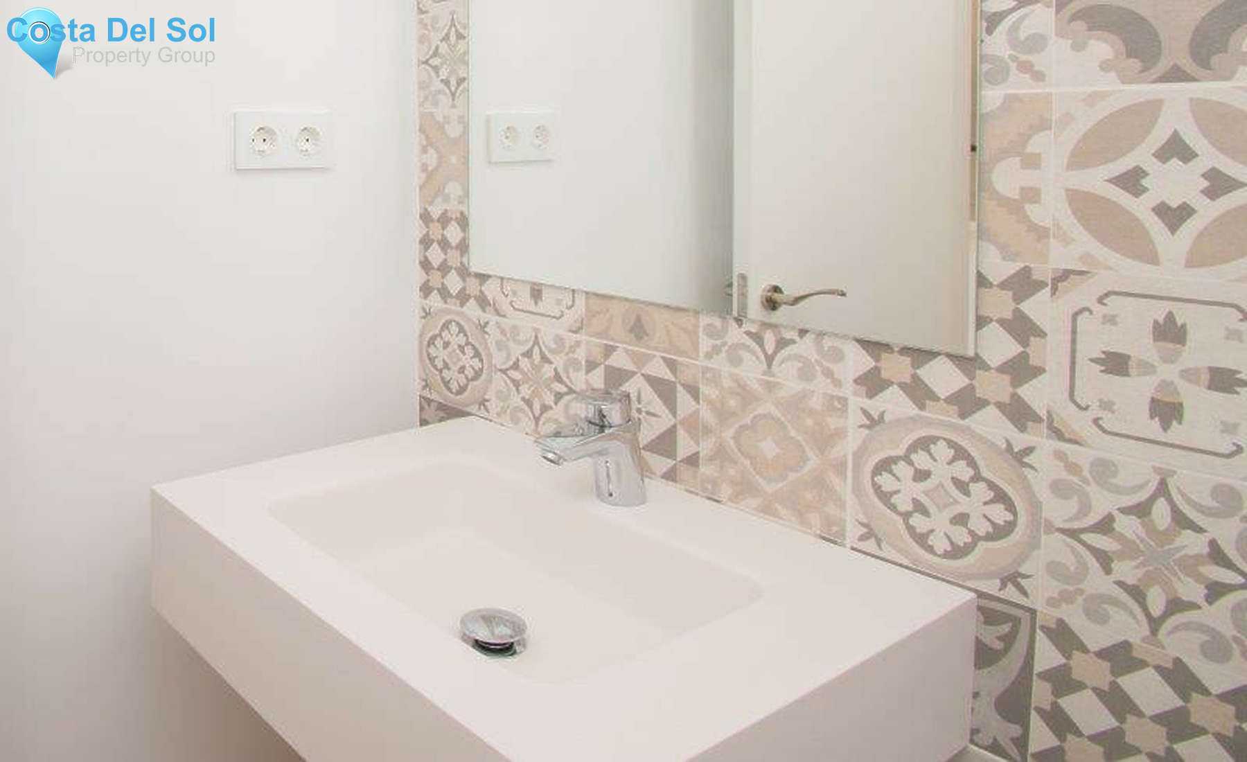 Townhouse in El Paraiso-1334370