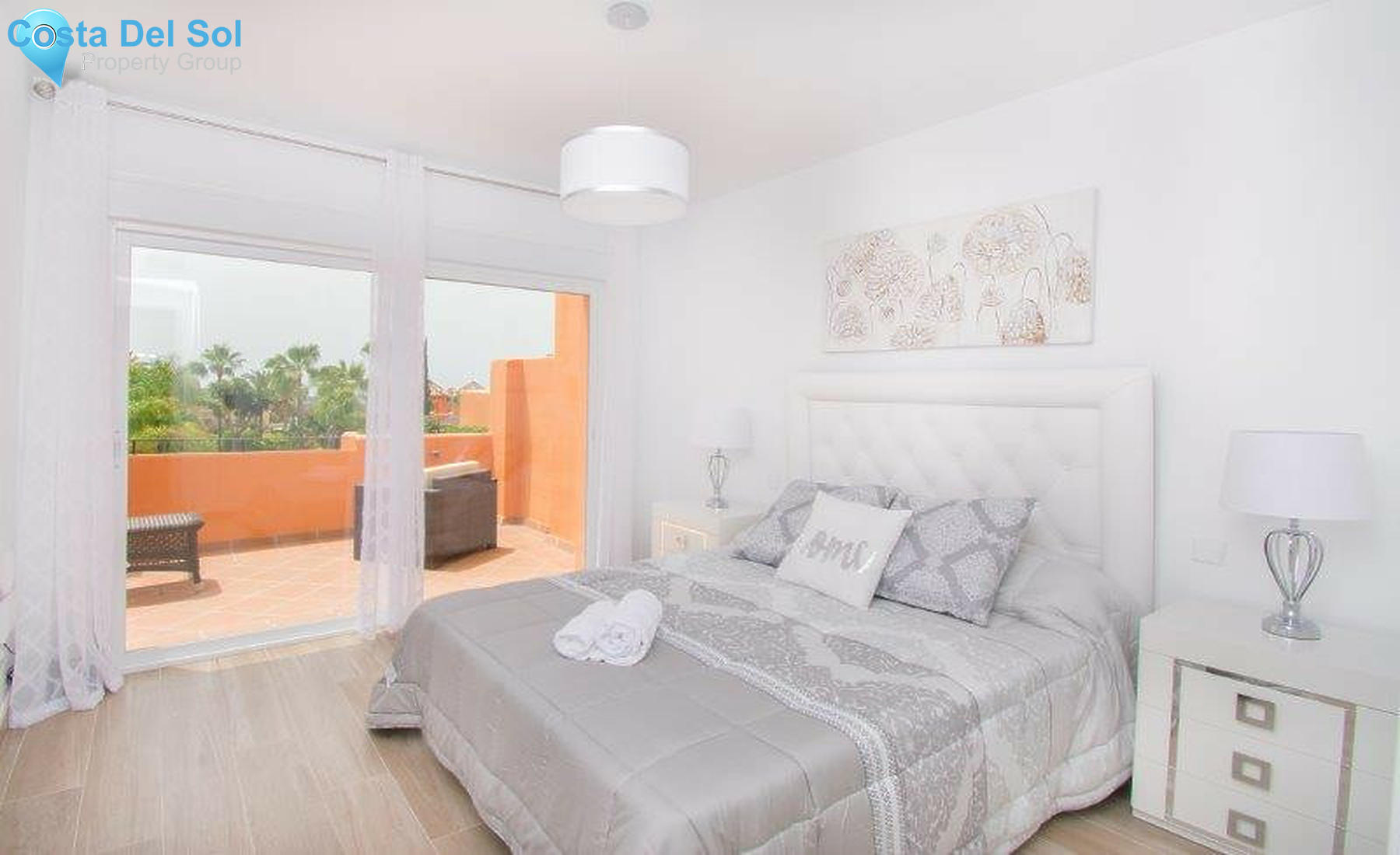 Townhouse in El Paraiso-1334357