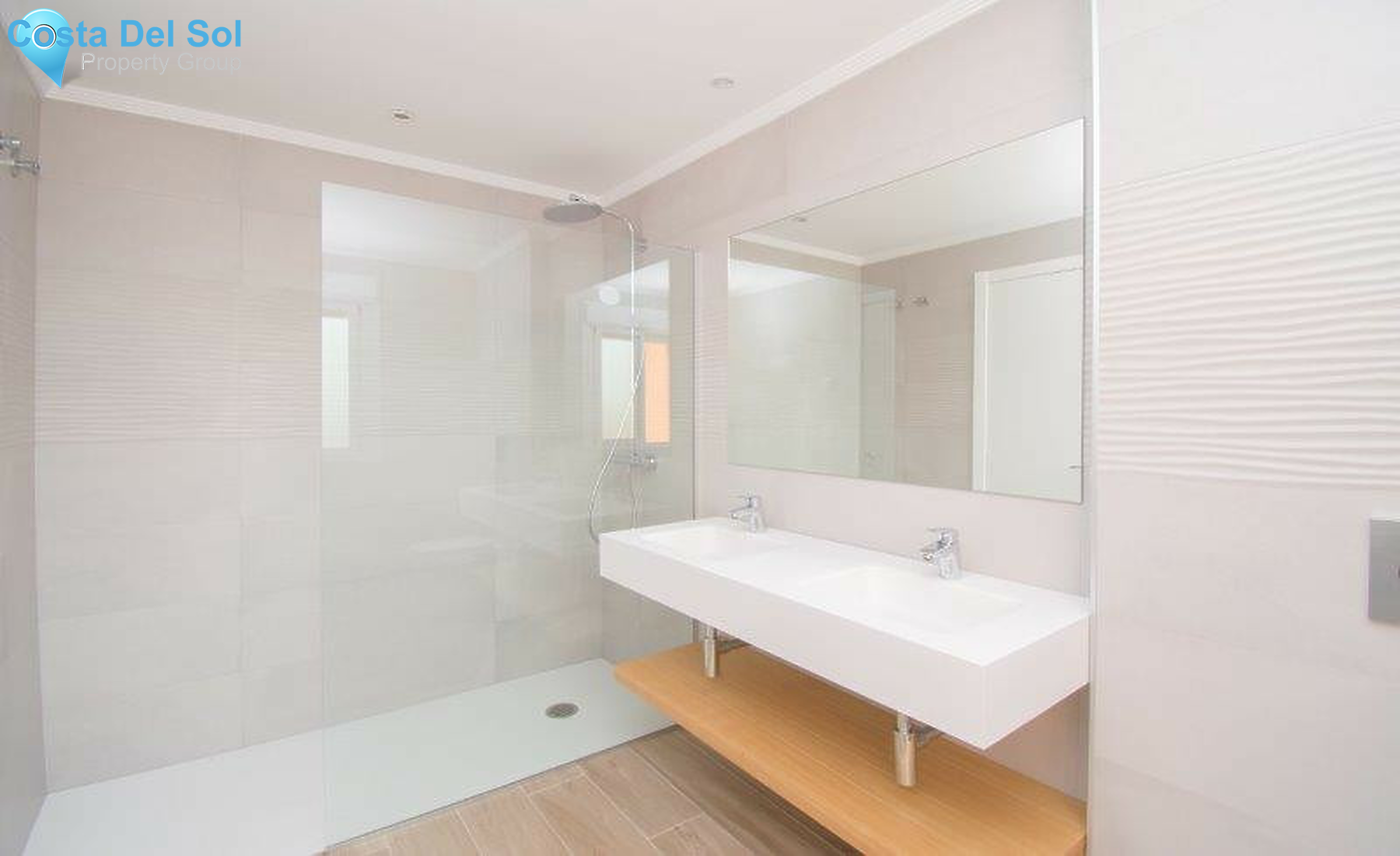 Townhouse in El Paraiso-1334359