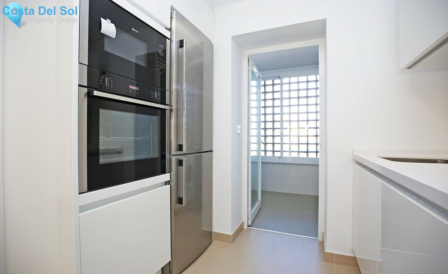 Townhouse in El Paraiso-1374931