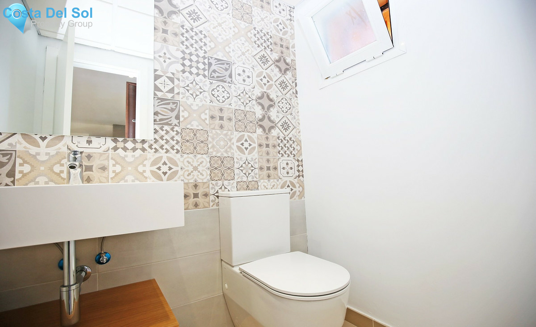 Townhouse in El Paraiso-1374932