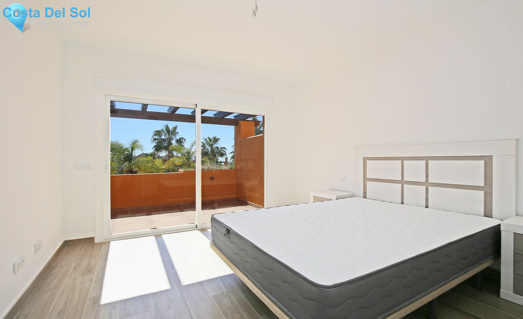 Townhouse in El Paraiso-1374933