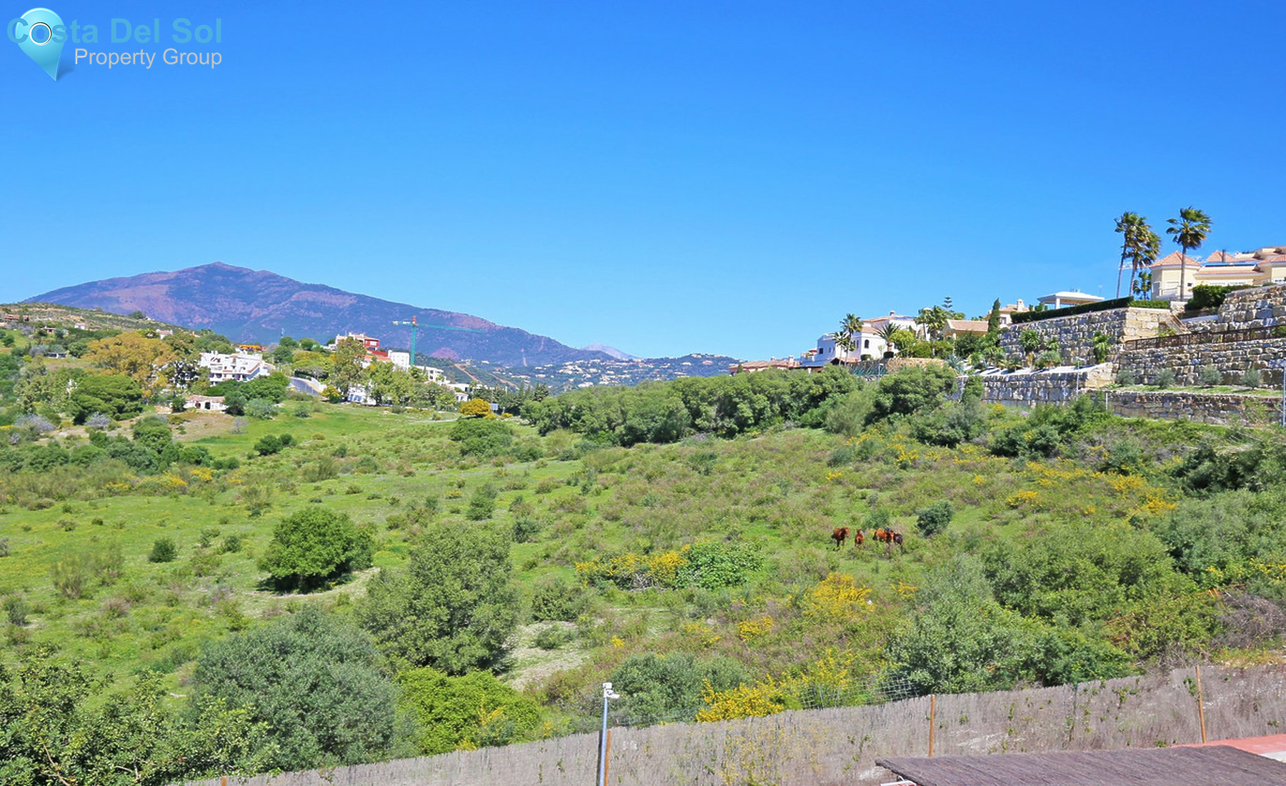 Townhouse in El Paraiso-1374934