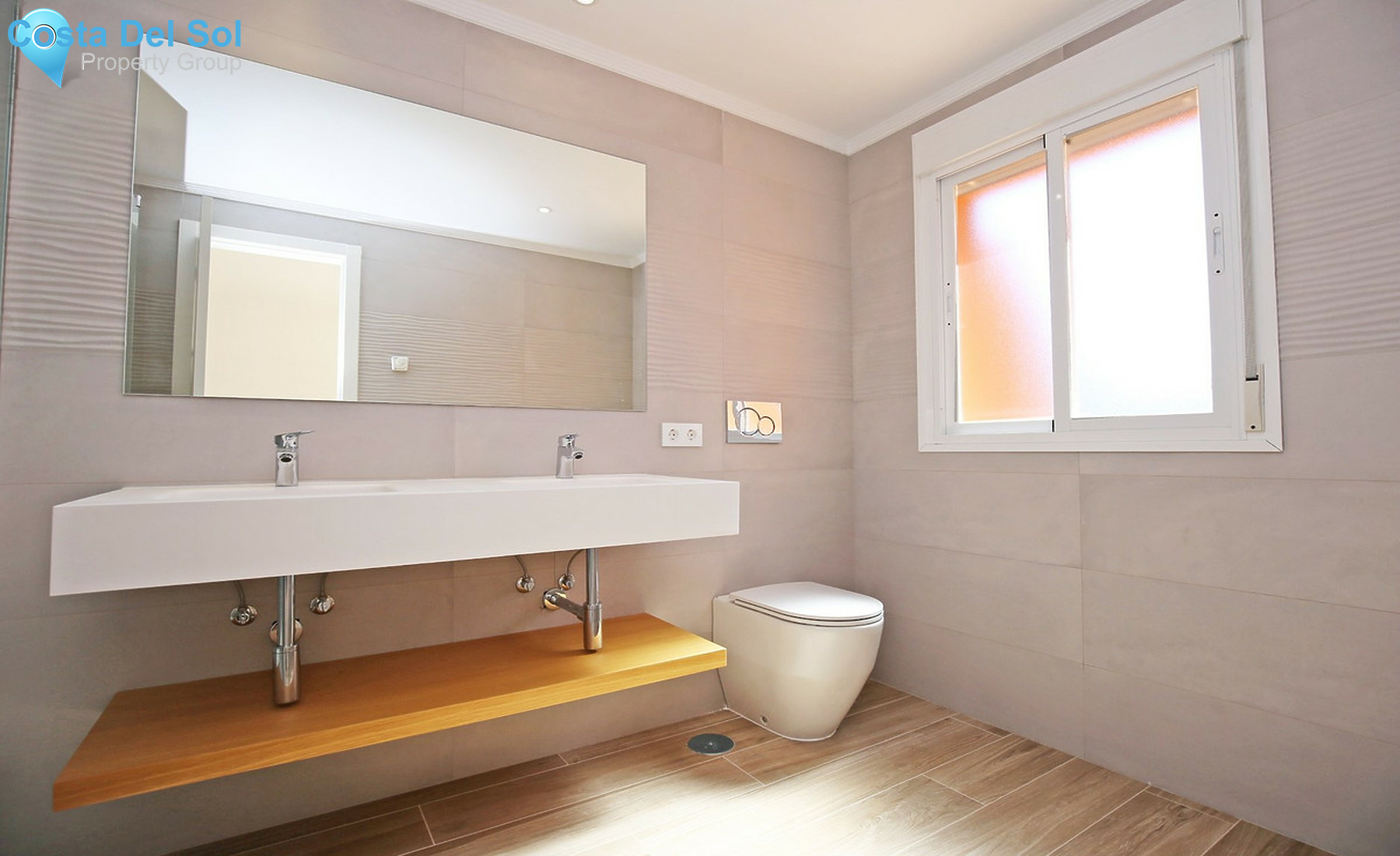 Townhouse in El Paraiso-1374935