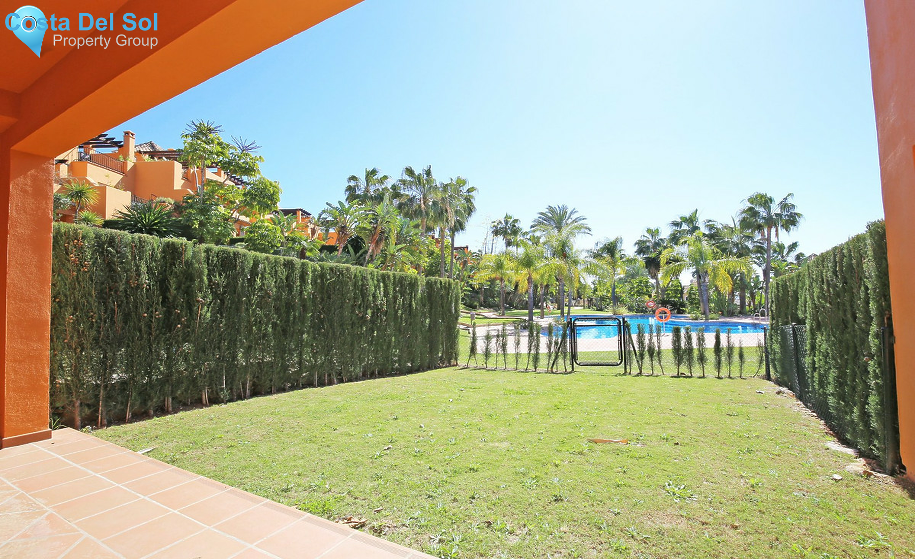 Townhouse in El Paraiso-1374938