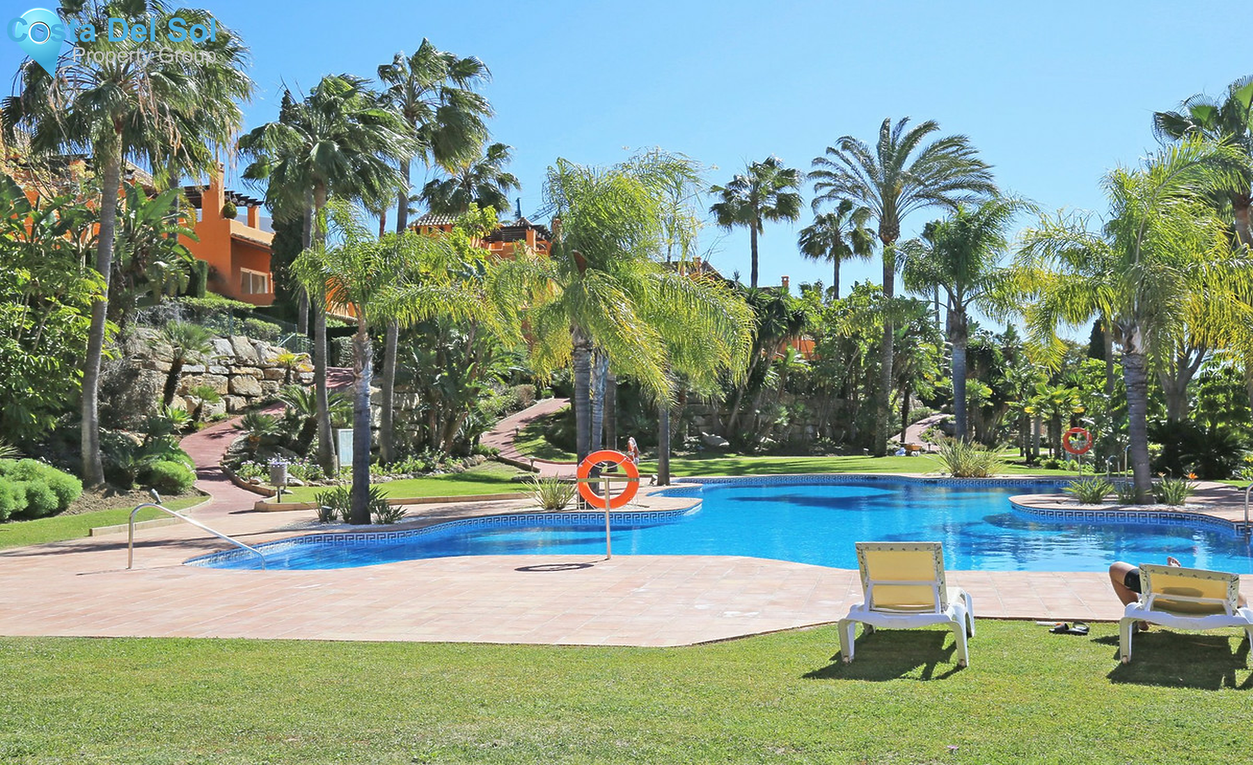 Townhouse in El Paraiso-1374922