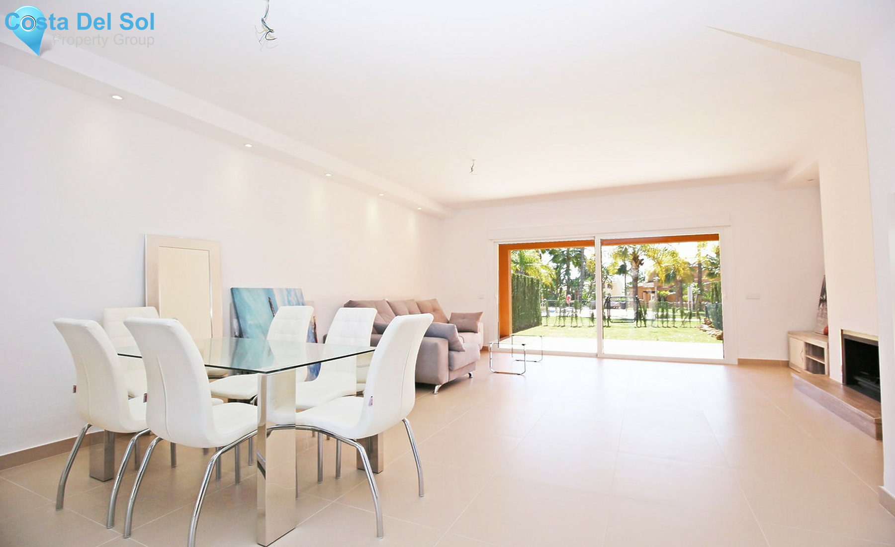 Townhouse in El Paraiso-1374929