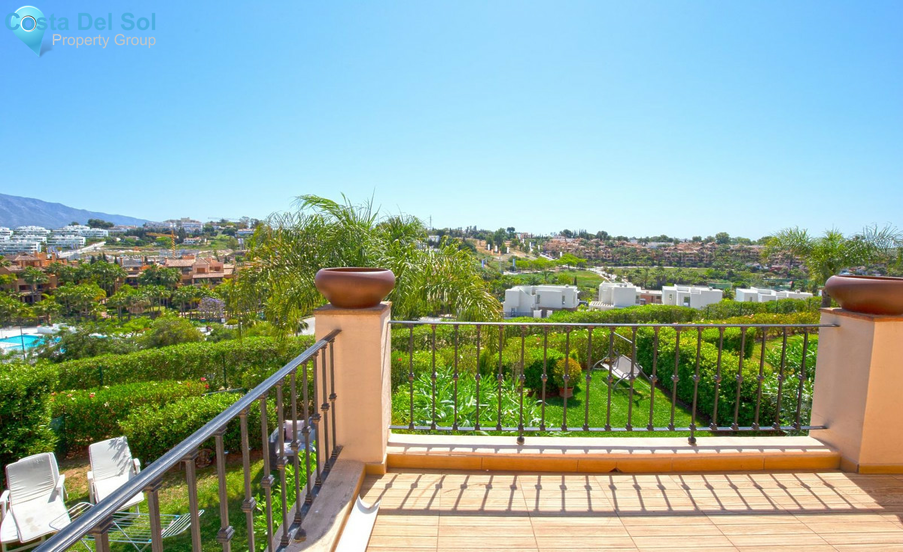 Townhouse in El Paraiso-1433957