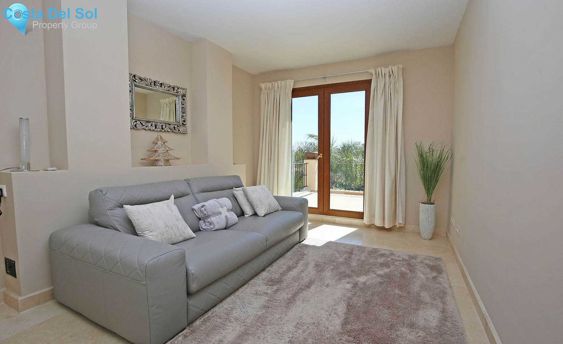 Townhouse in El Paraiso-1433958