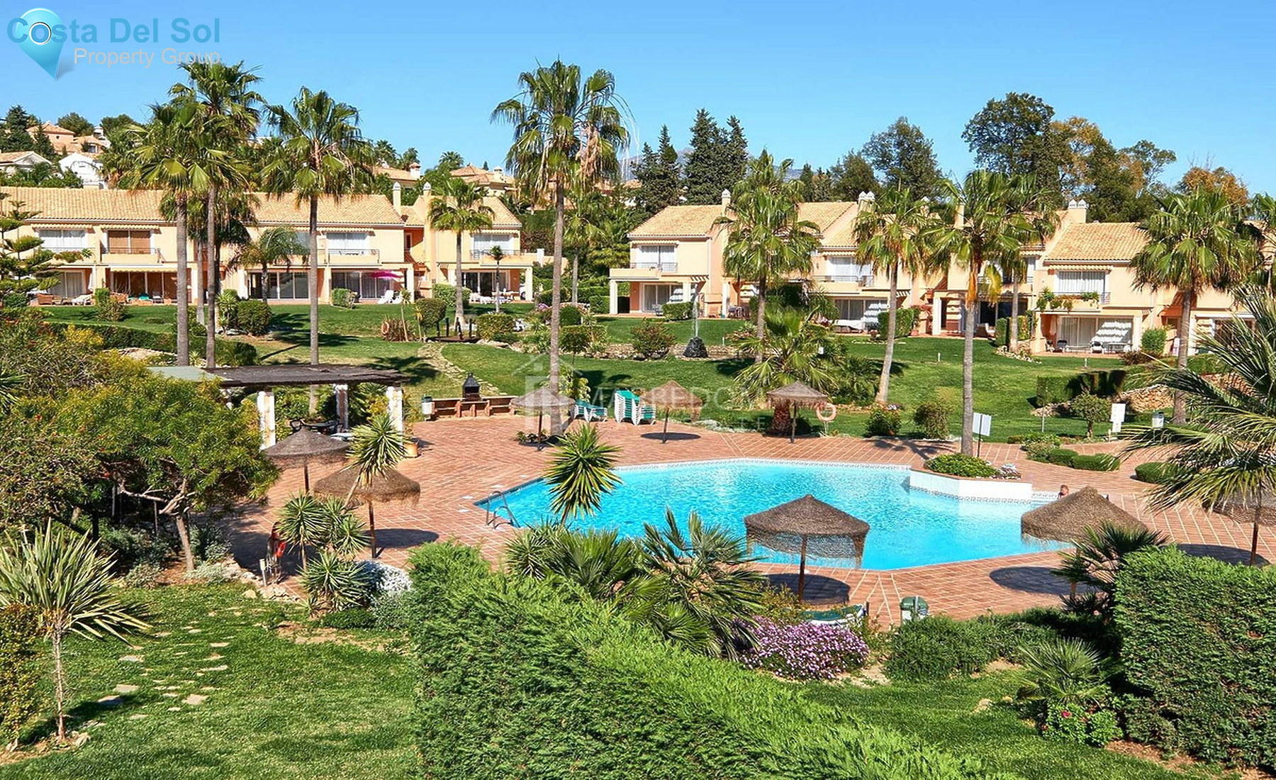 Townhouse in El Paraiso-1536267