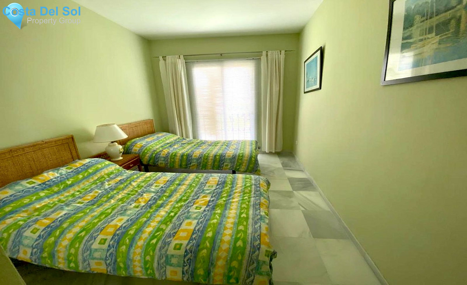 Townhouse in El Paraiso-1536279