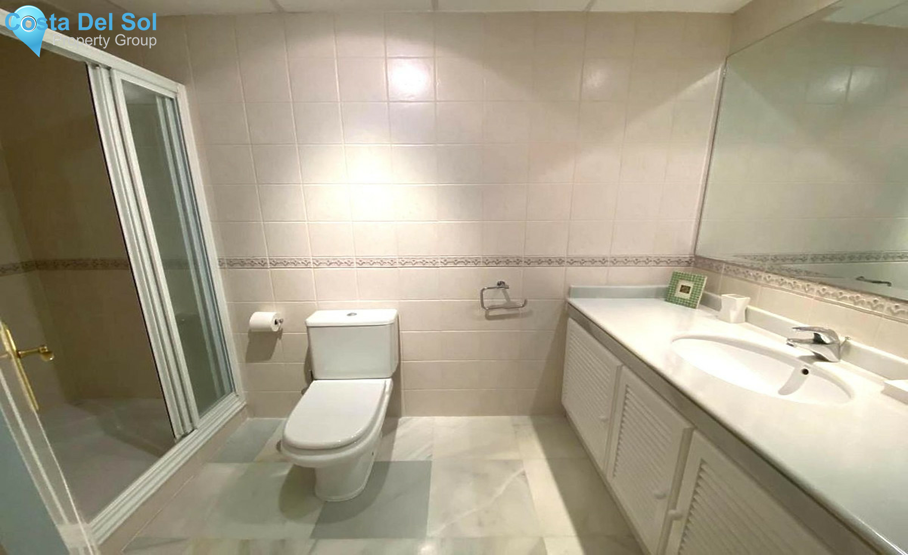 Townhouse in El Paraiso-1536281