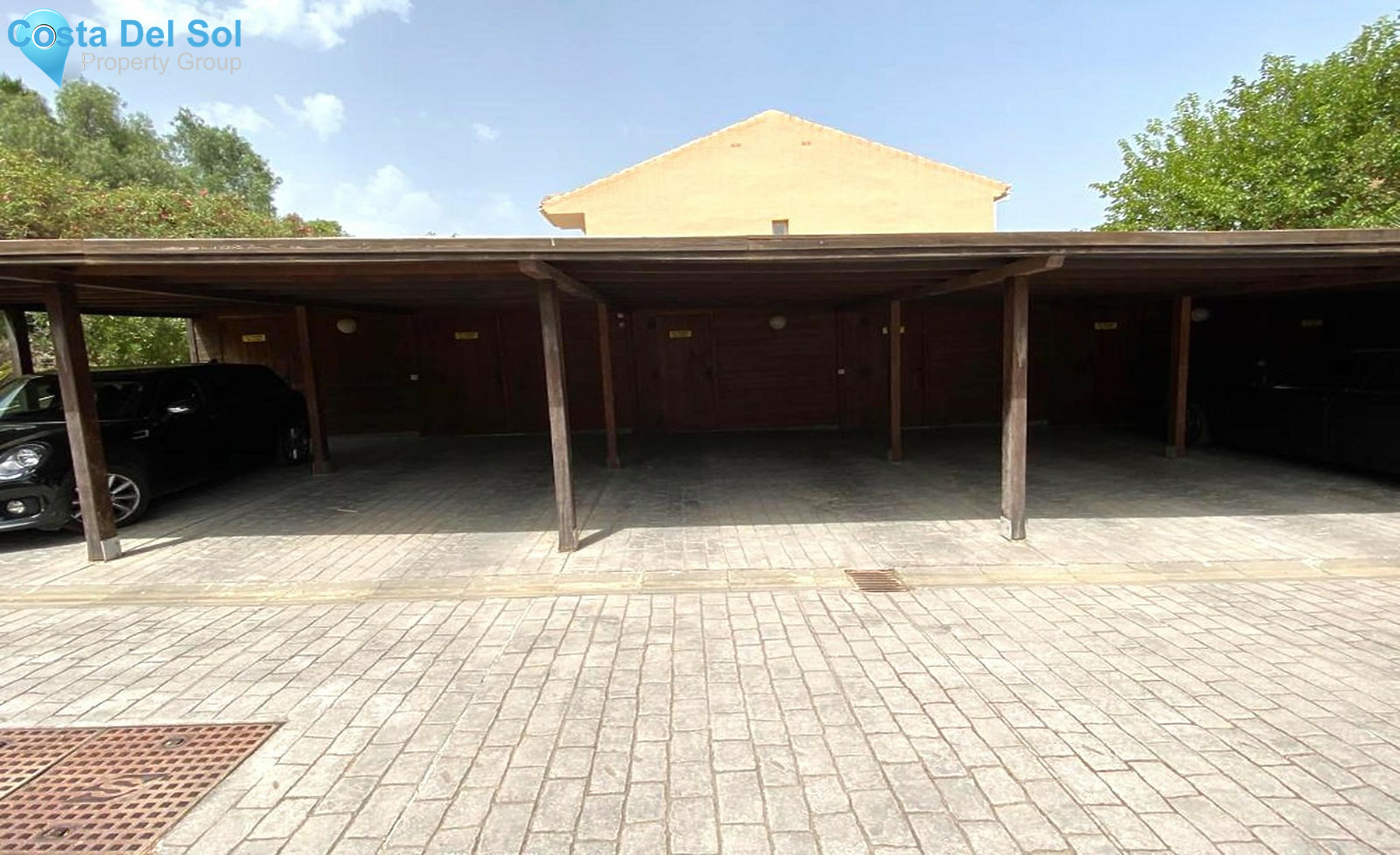 Townhouse in El Paraiso-1536283