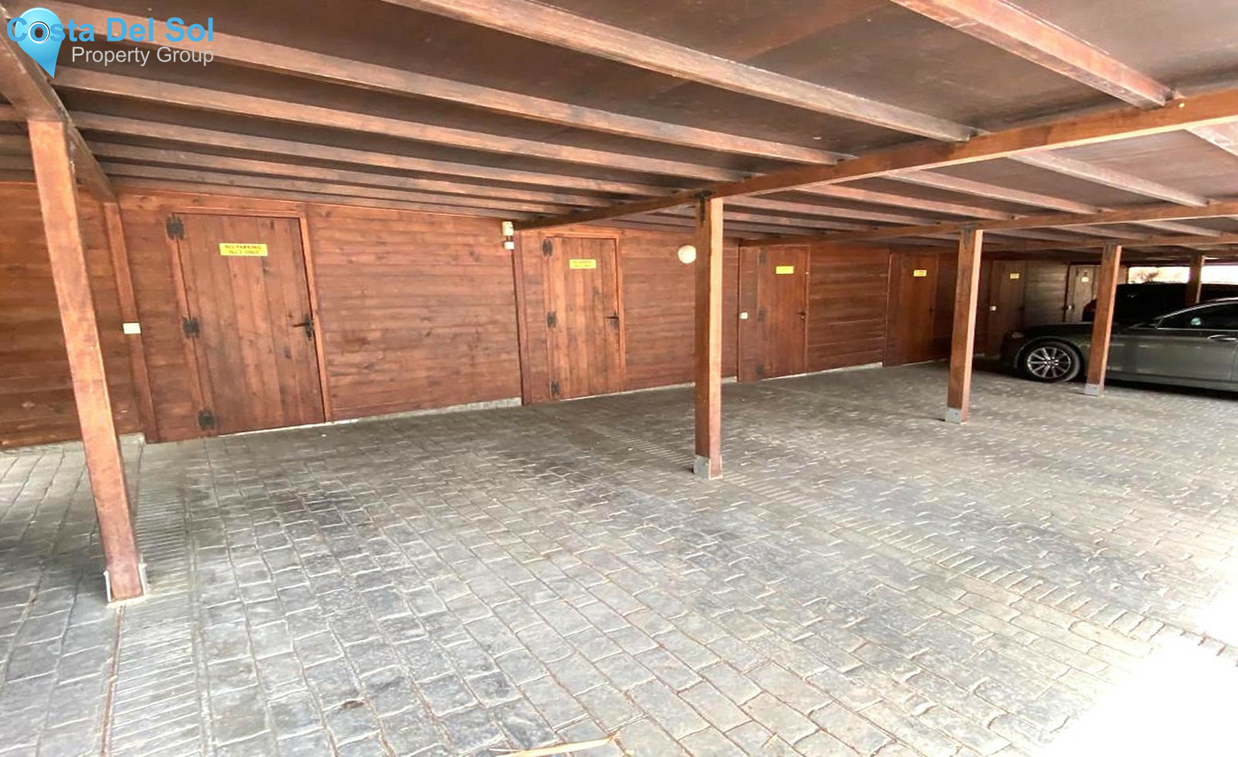 Townhouse in El Paraiso-1536284