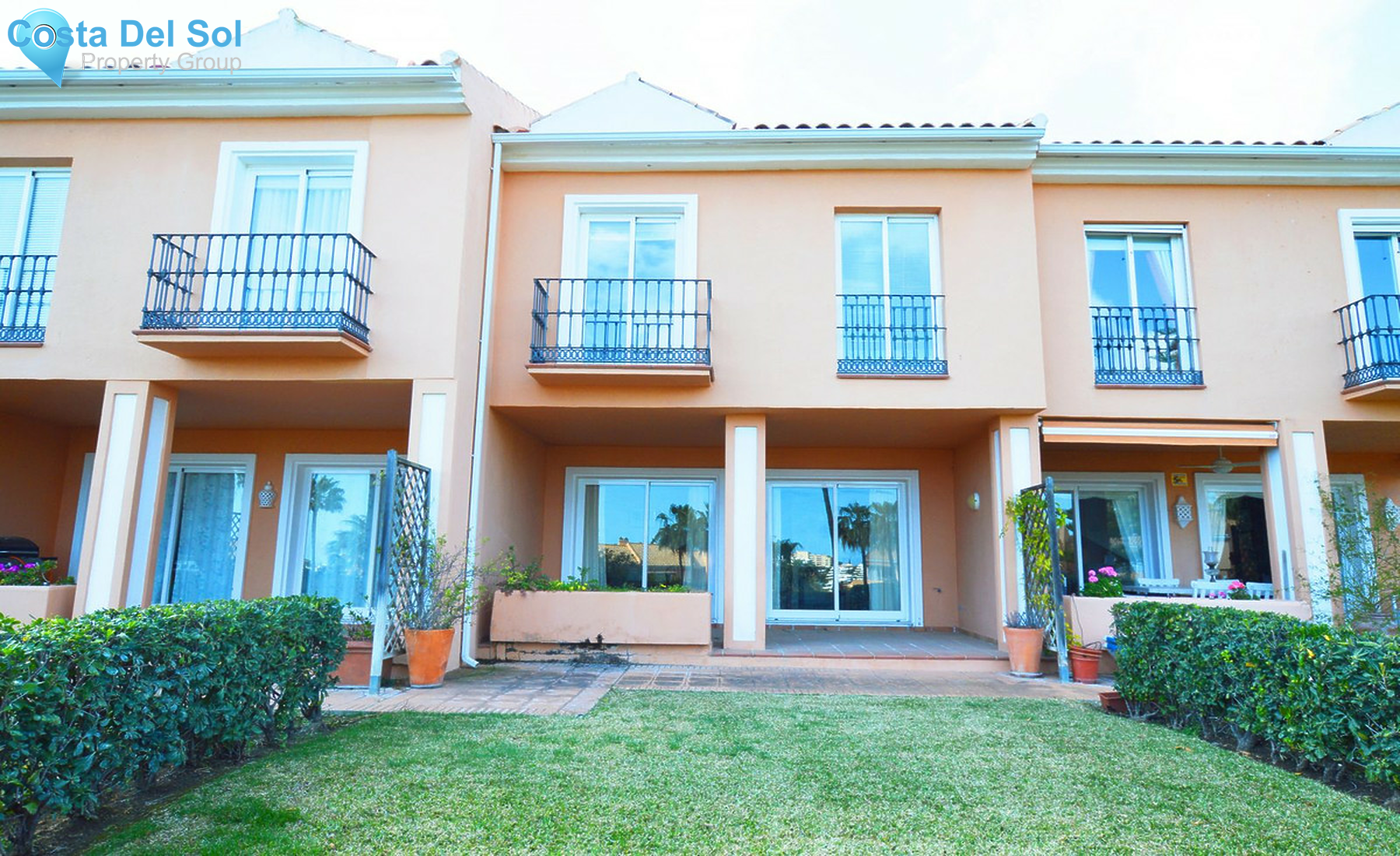 Townhouse in El Paraiso-1536268