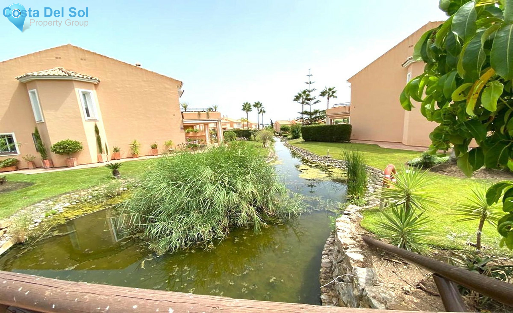 Townhouse in El Paraiso-1536286