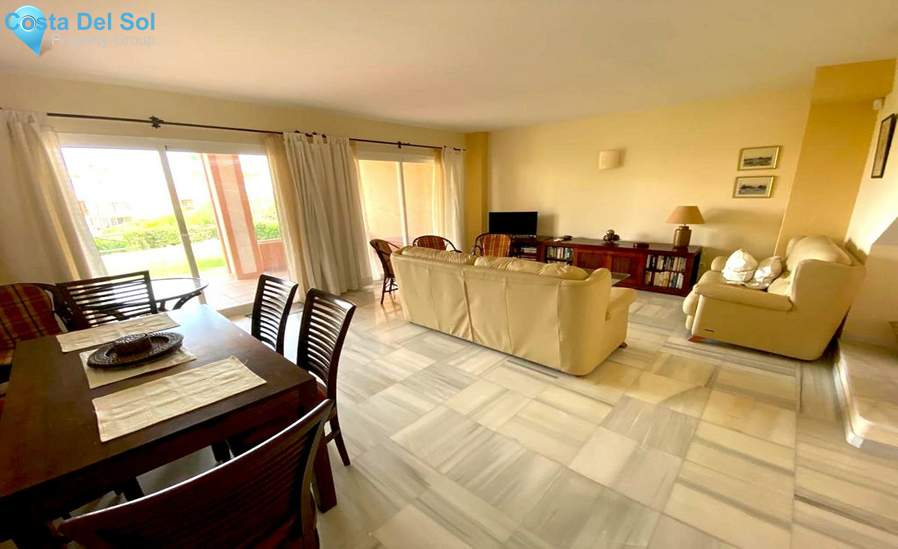 Townhouse in El Paraiso-1536270