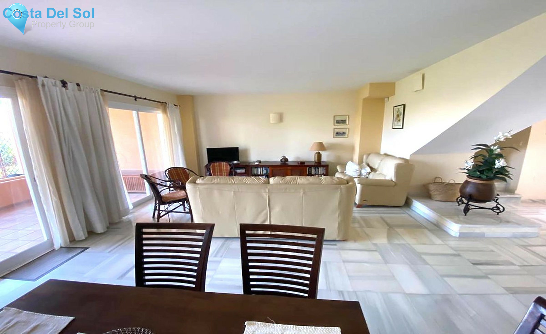 Townhouse in El Paraiso-1536271