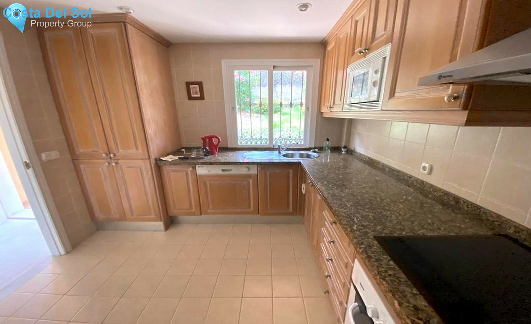 Townhouse in El Paraiso-1536274