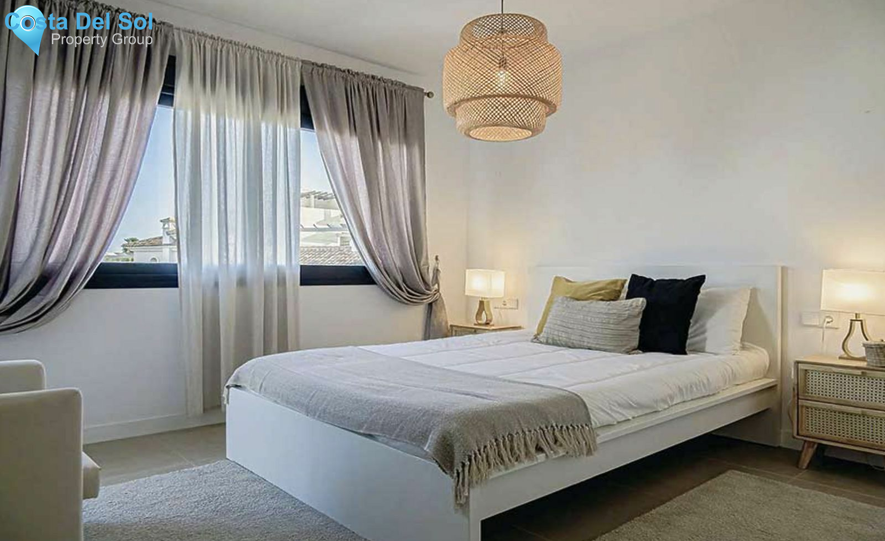 Townhouse in El Paraiso-1141205