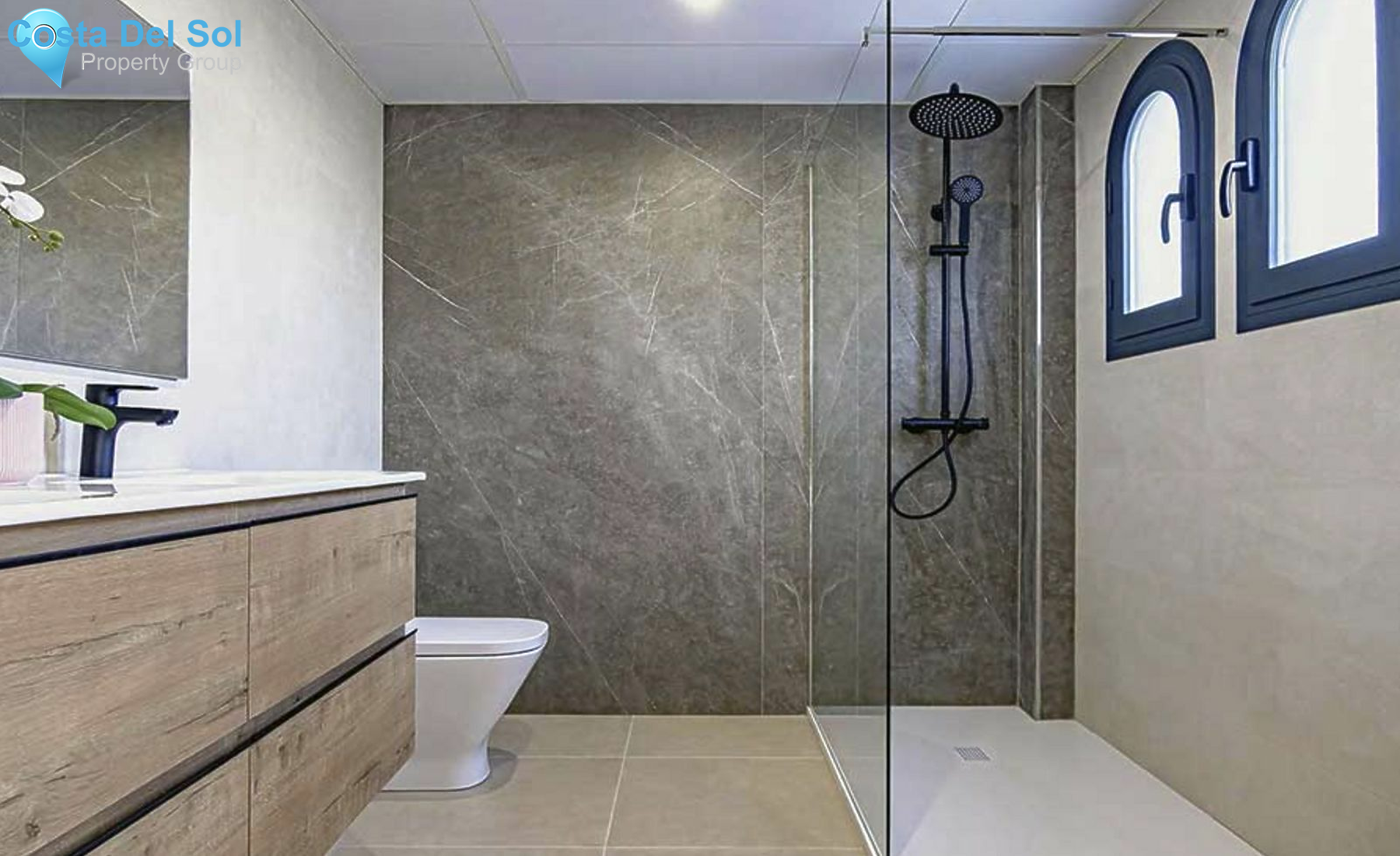 Townhouse in El Paraiso-1141206