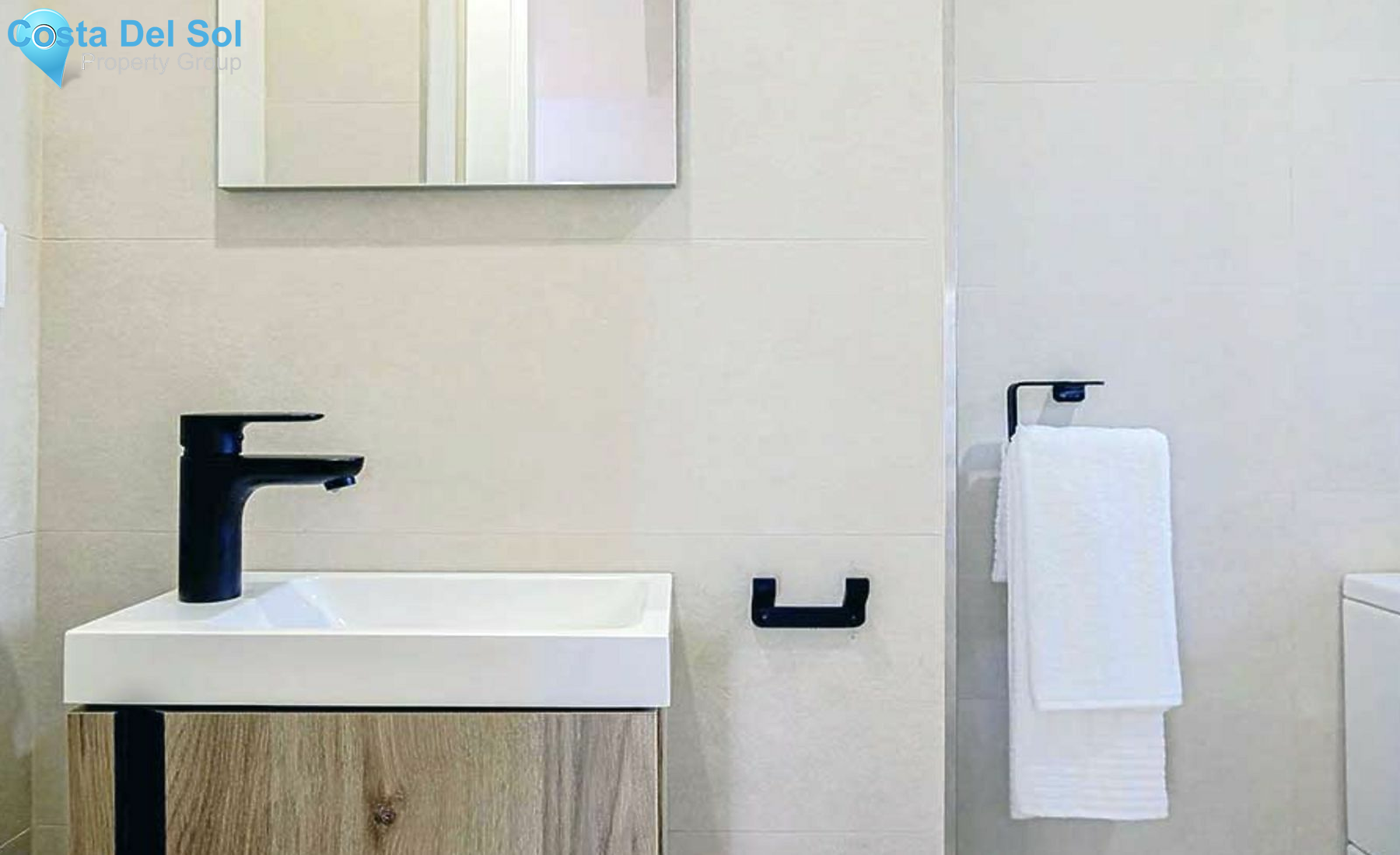 Townhouse in El Paraiso-1141207