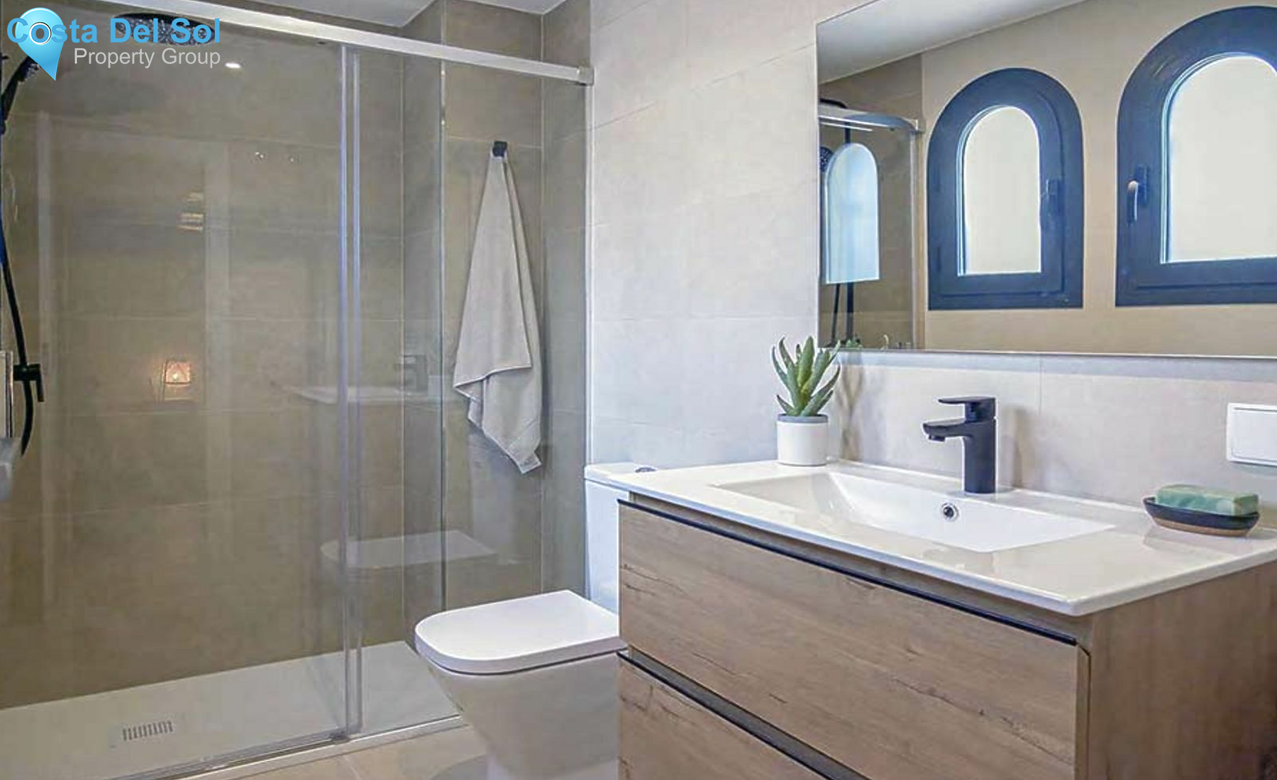 Townhouse in El Paraiso-1141209