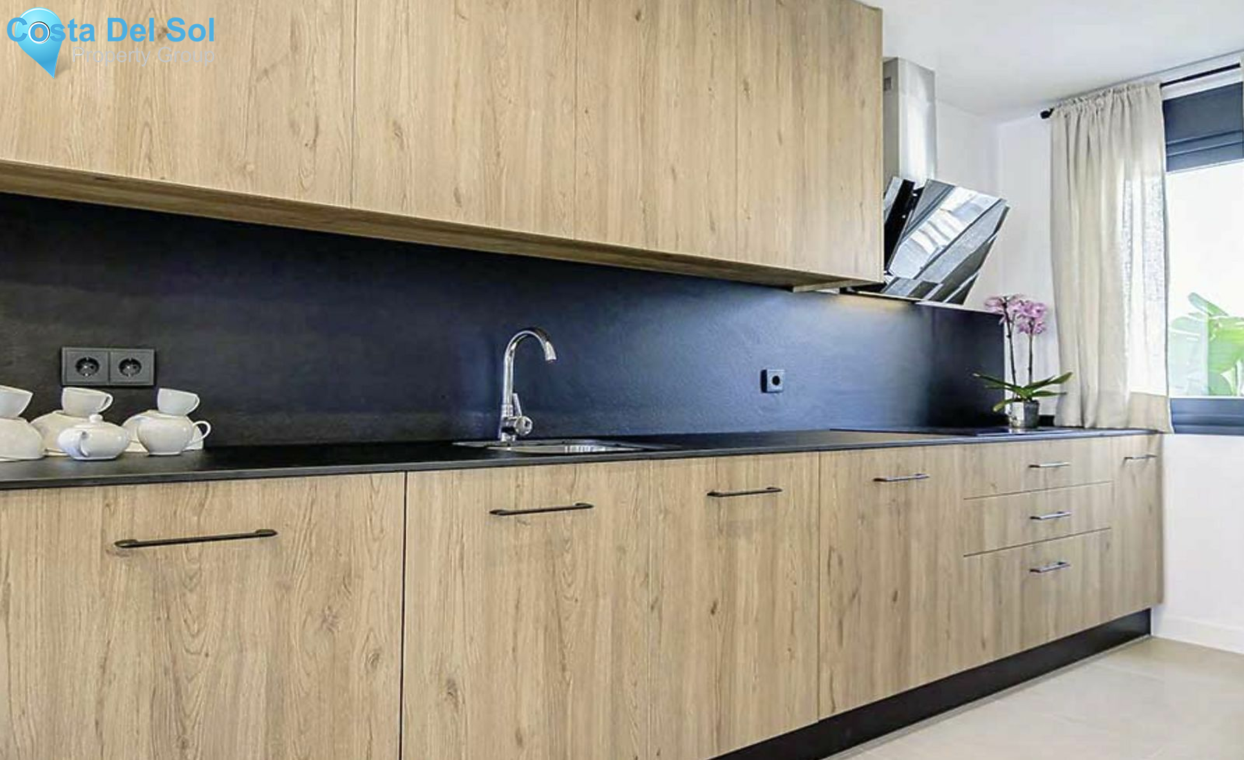 Townhouse in El Paraiso-1141202