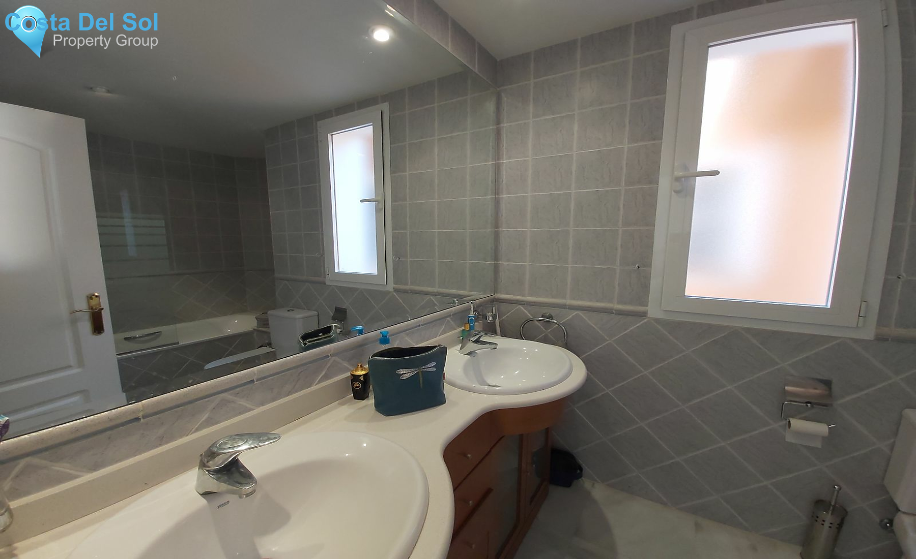 Townhouse in El Paraiso-1167461