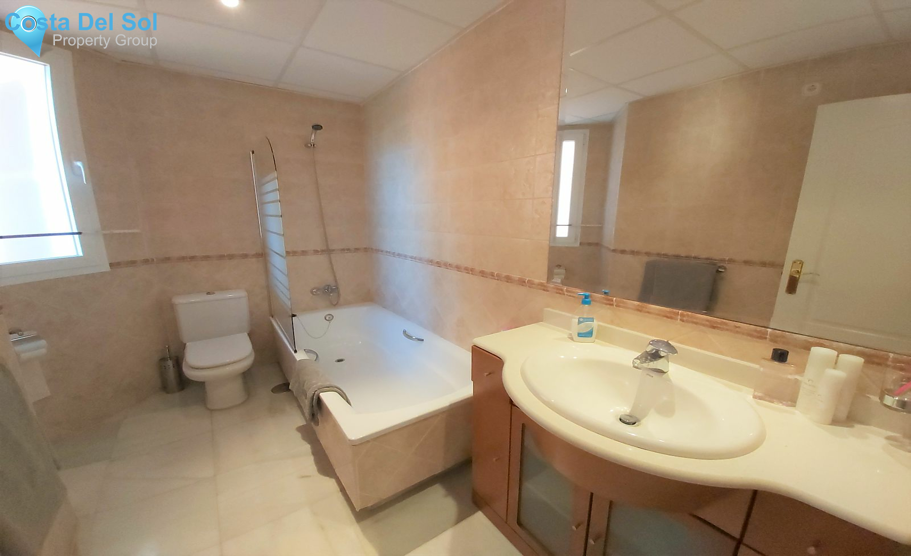 Townhouse in El Paraiso-1167463