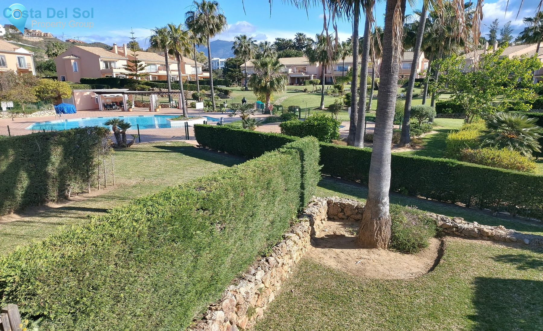 Townhouse in El Paraiso-1167466