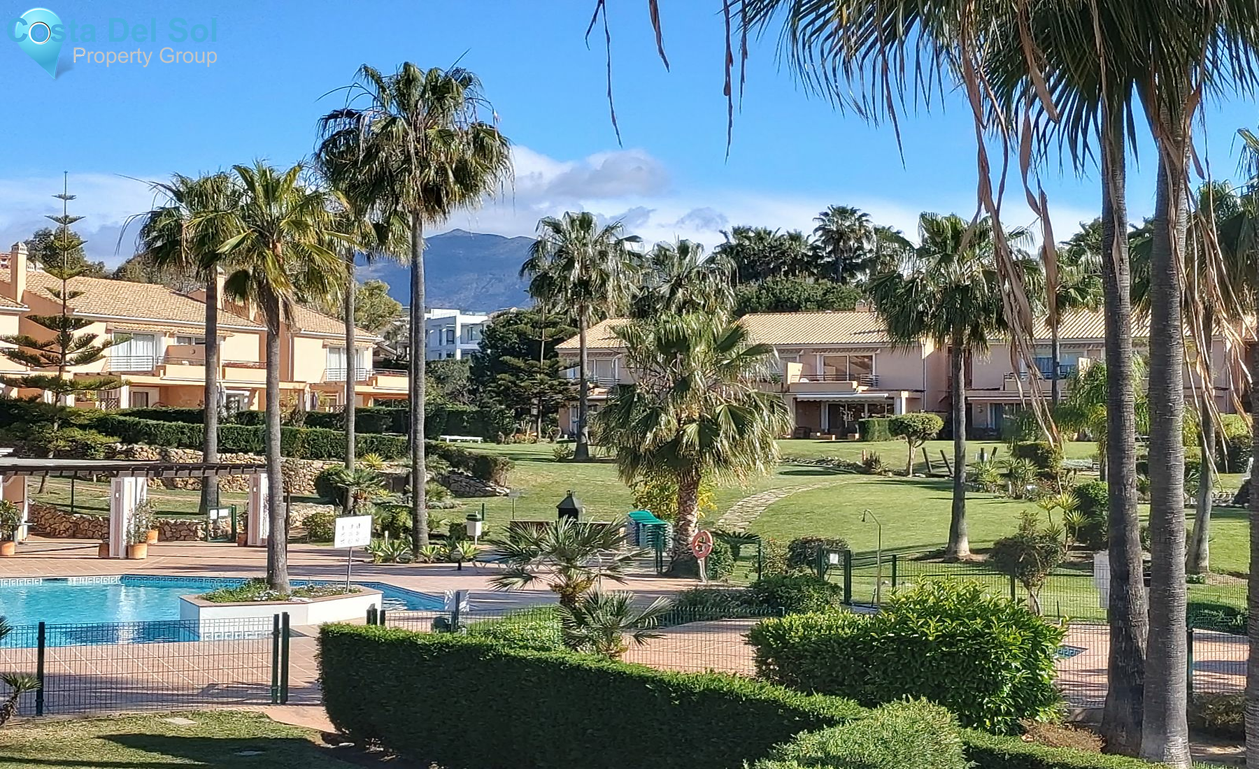 Townhouse in El Paraiso-1167467