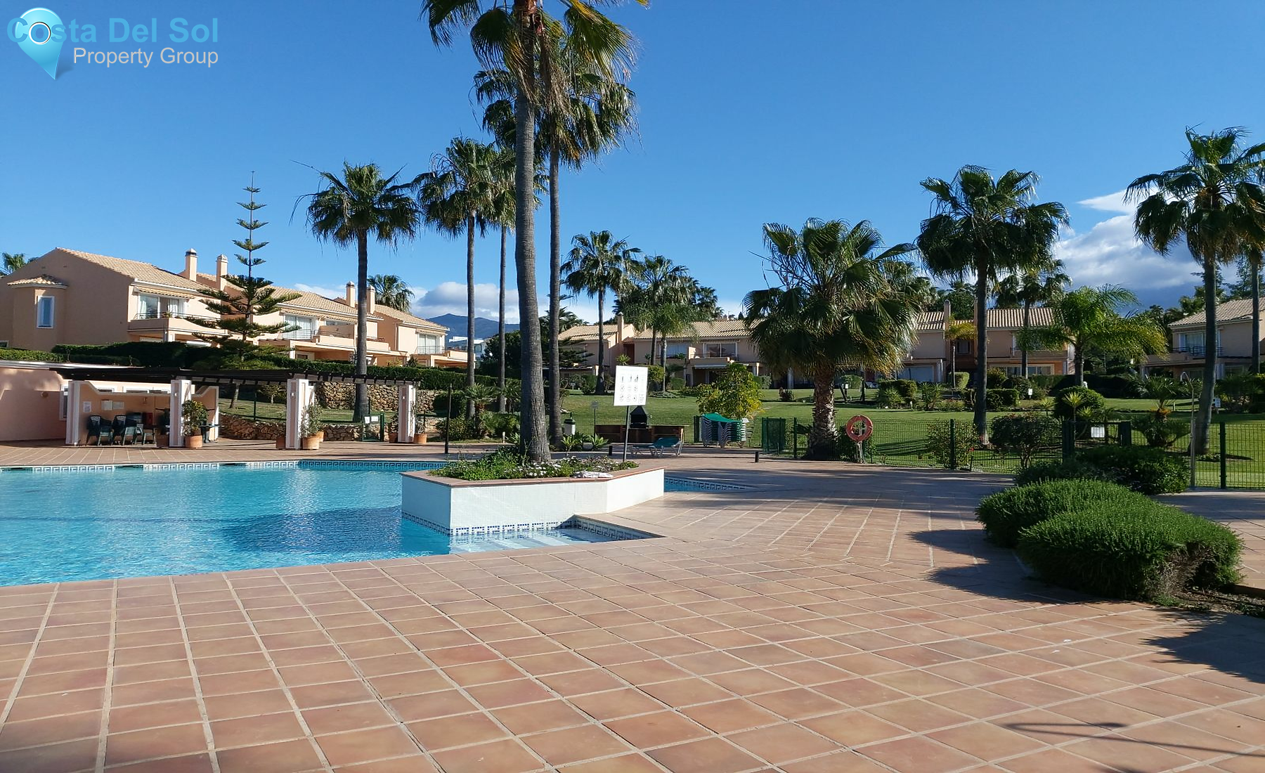 Townhouse in El Paraiso-1167469