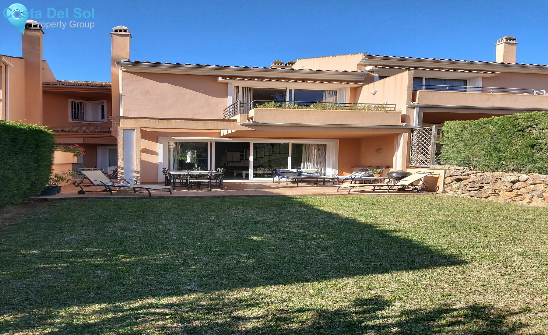 Townhouse in El Paraiso-1167470