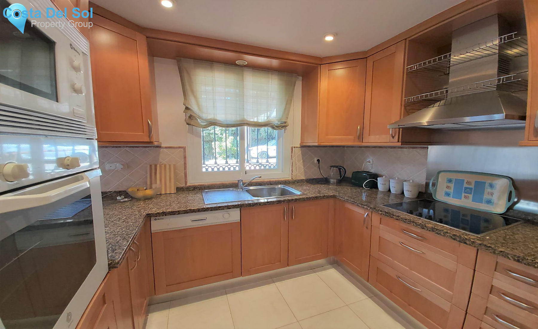 Townhouse in El Paraiso-1167458