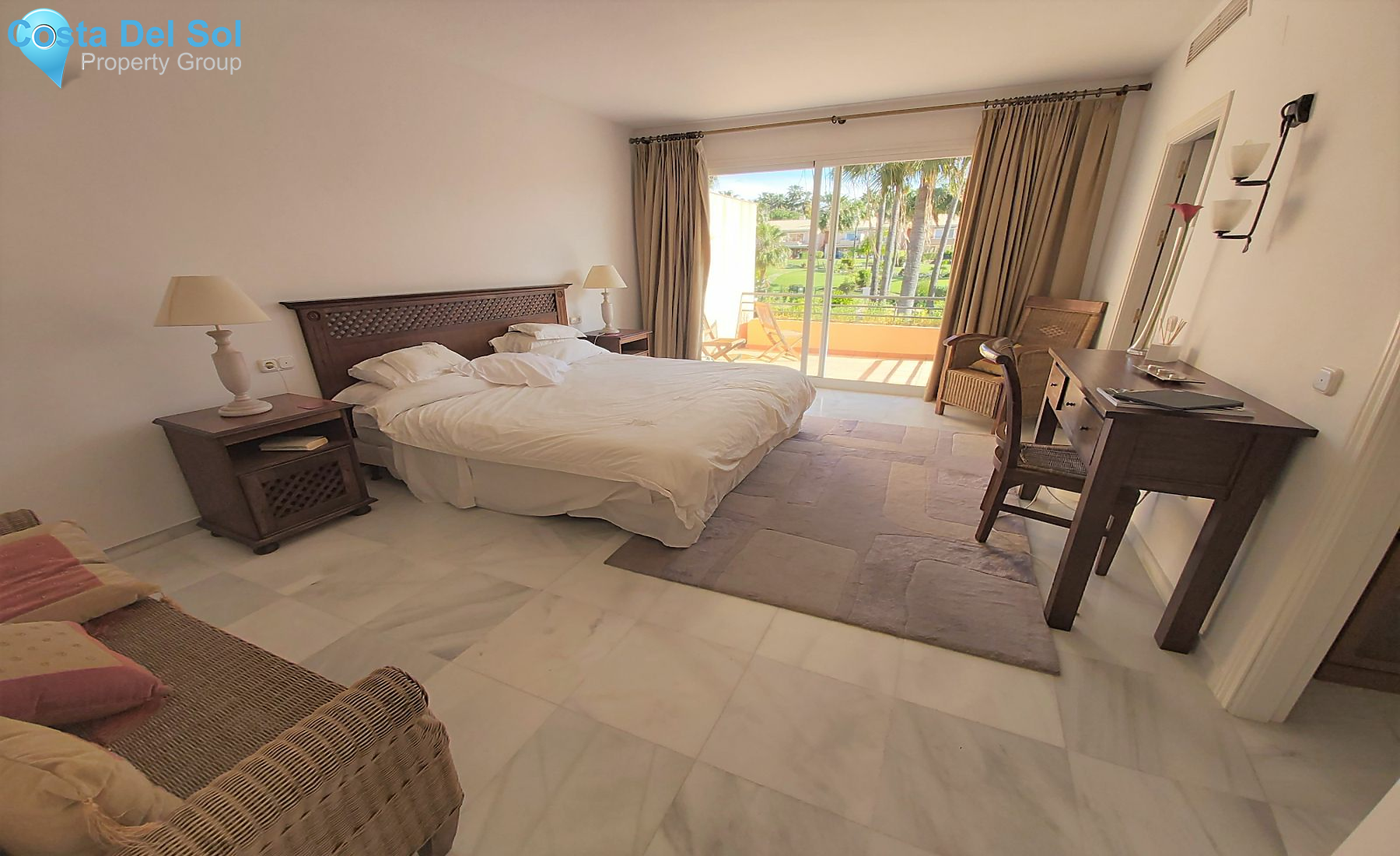 Townhouse in El Paraiso-1167459