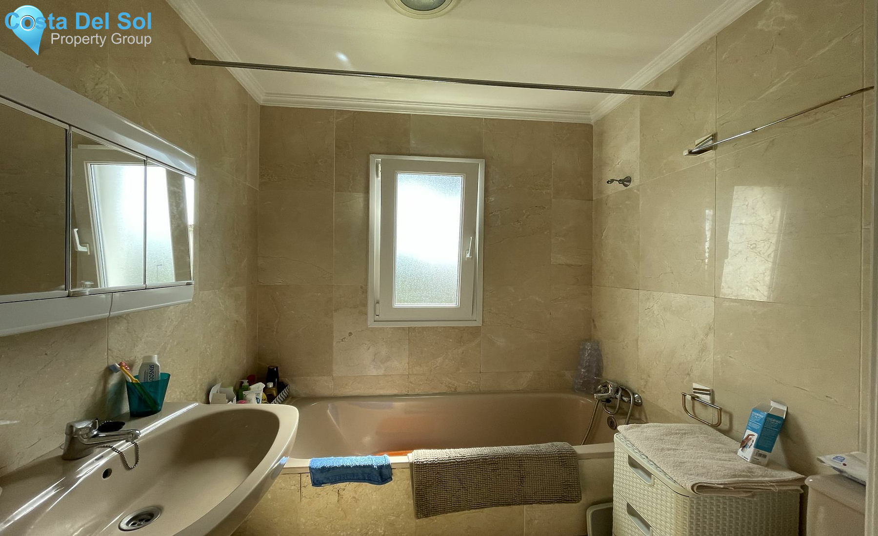 Townhouse in El Paraiso-1174176