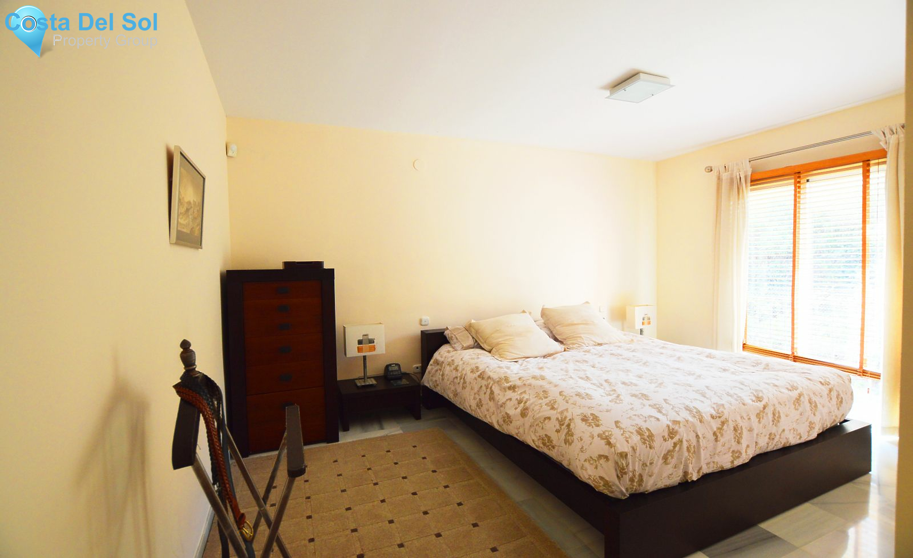 Townhouse in El Paraiso-1177571