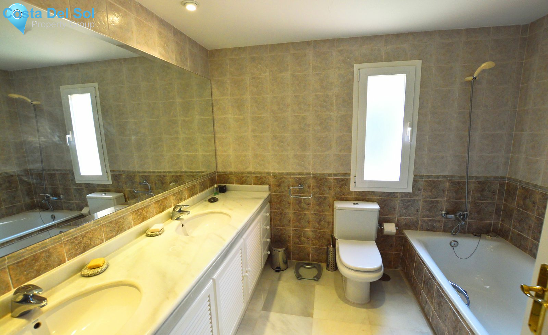 Townhouse in El Paraiso-1177572