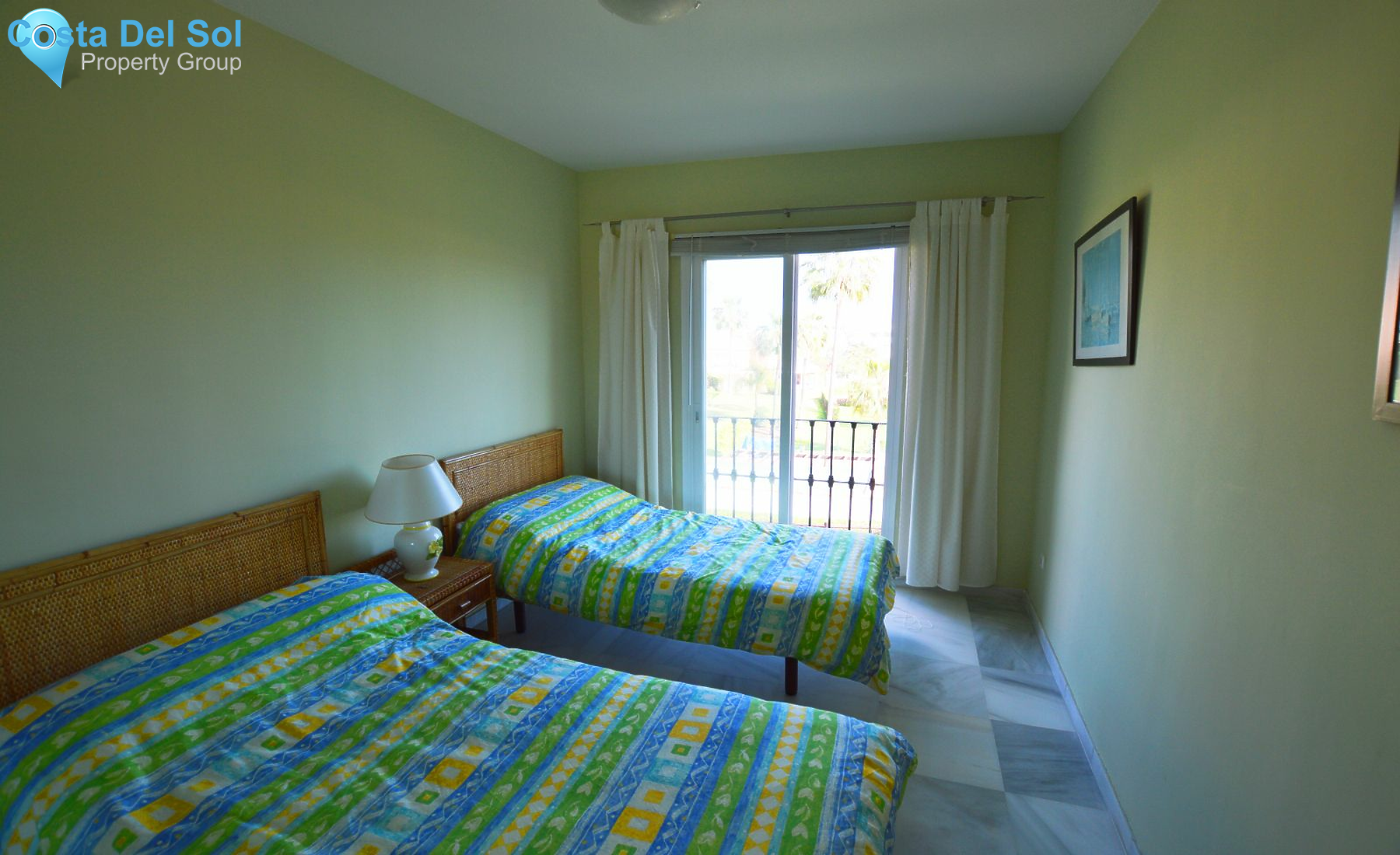 Townhouse in El Paraiso-1177576