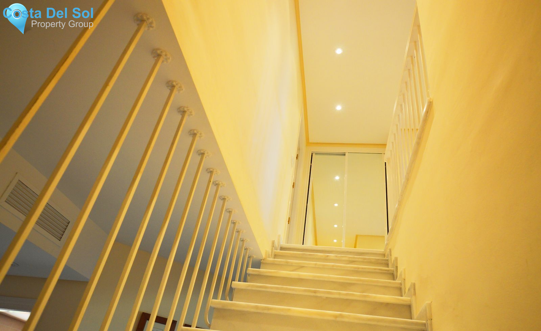 Townhouse in El Paraiso-1177569