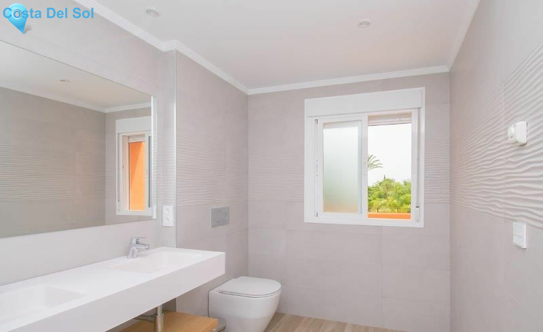 Townhouse in El Paraiso-1196443