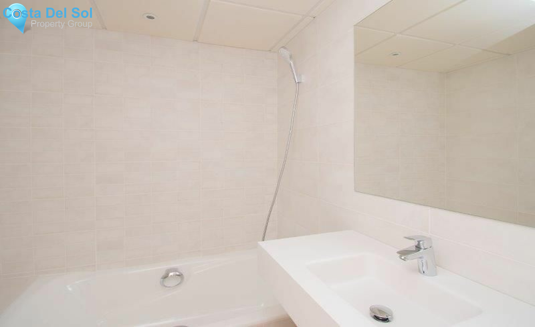 Townhouse in El Paraiso-1196446