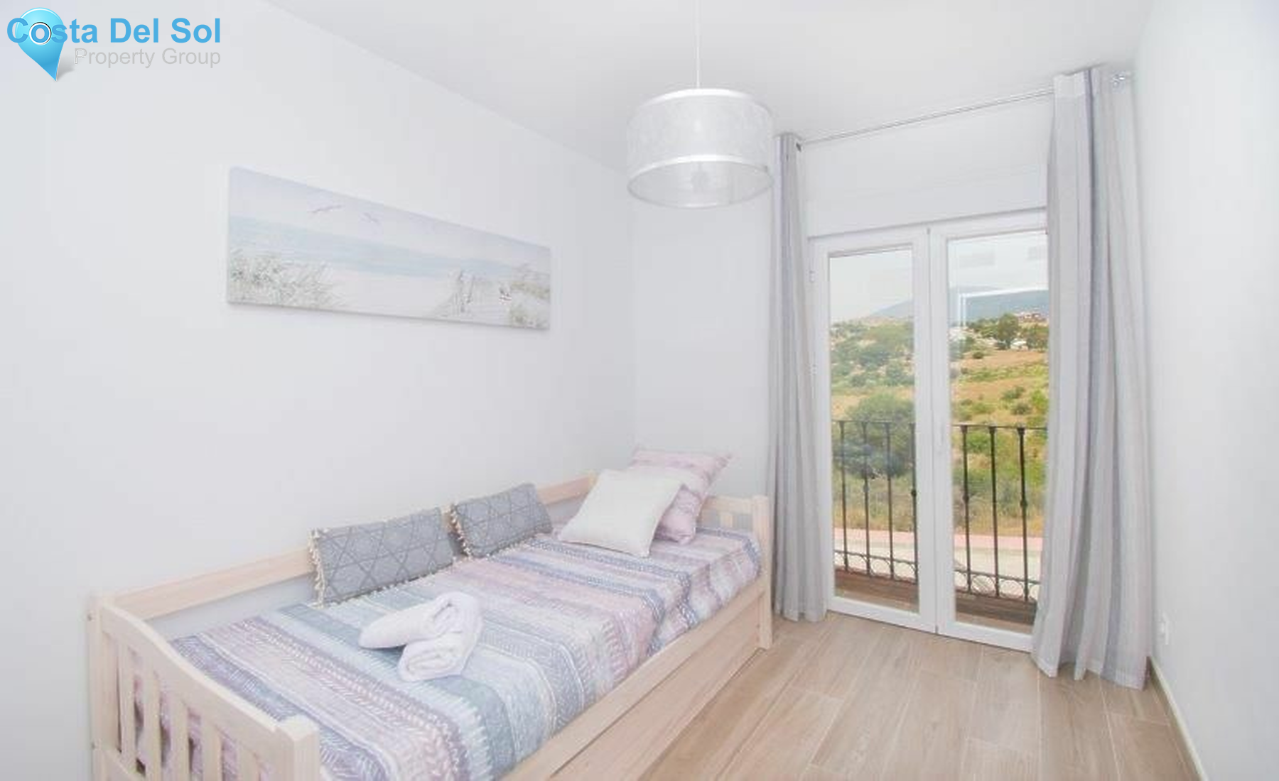 Townhouse in El Paraiso-1196447